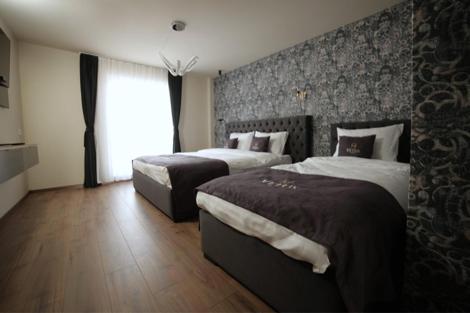 Vetus Hotel Priștina Exterior foto